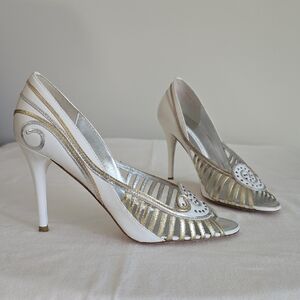 Elegant White and Gold Strappy Heels. C  LABEL 8.5 size
